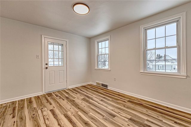 24 S 6th St, Youngwood, PA 15697