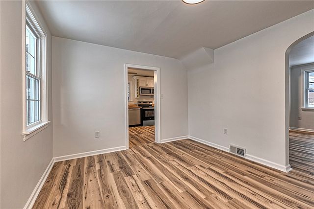 24 S 6th St, Youngwood, PA 15697