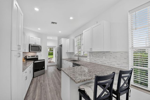 876 Cindy Cir Lane, Wellington, FL 33414