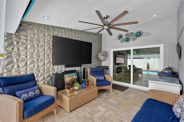 15167 SW 172nd Ter, Miami, FL 33187