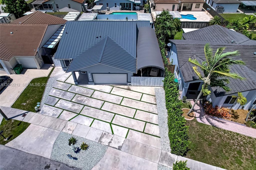 15167 SW 172nd Ter, Miami, FL 33187