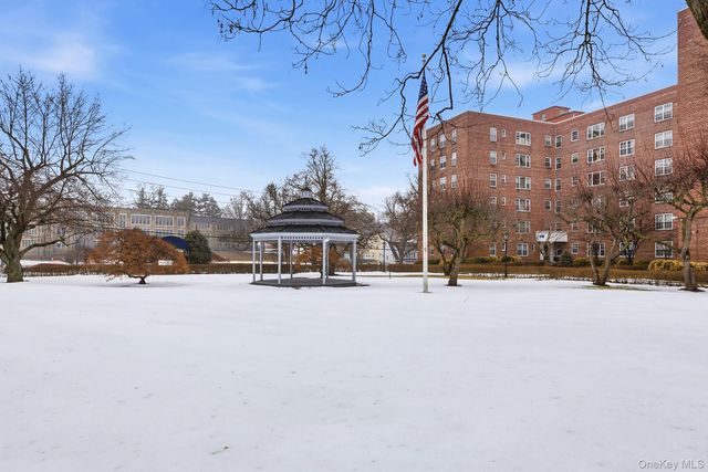 210 Pelham Road 6E, New Rochelle, NY 10805