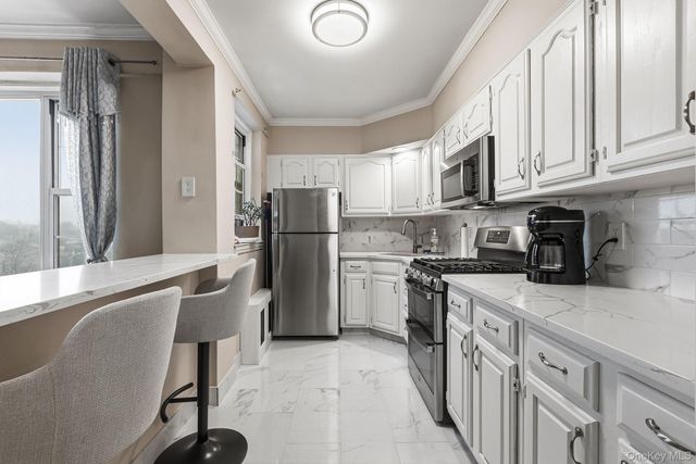 210 Pelham Road 6E, New Rochelle, NY 10805