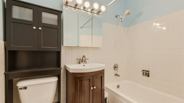 8936 N PARKSIDE Avenue 311, Des Plaines, IL 60016