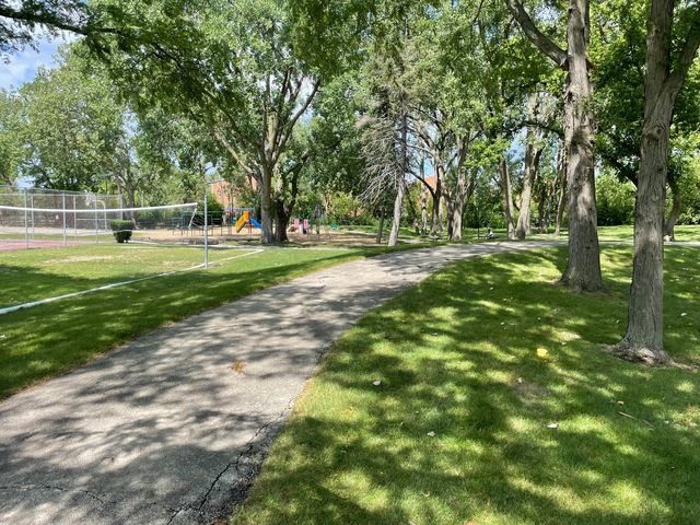 8936 N PARKSIDE Avenue 311, Des Plaines, IL 60016