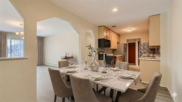 8936 N PARKSIDE Avenue 311, Des Plaines, IL 60016