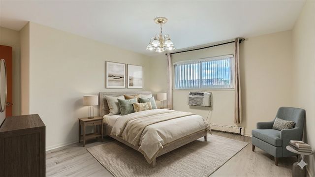 8936 N PARKSIDE Avenue 311, Des Plaines, IL 60016