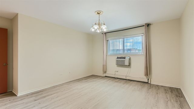 8936 N PARKSIDE Avenue 311, Des Plaines, IL 60016