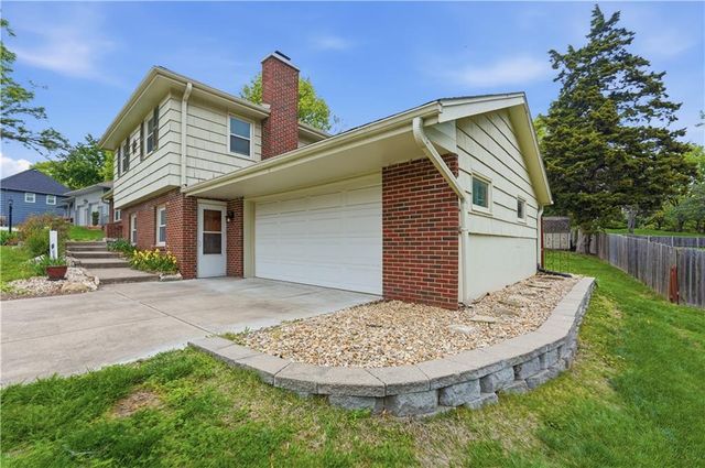 6320 W 93rd Terrace, Overland Park, KS 66212