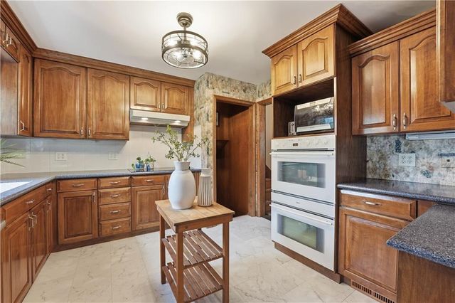 6320 W 93rd Terrace, Overland Park, KS 66212