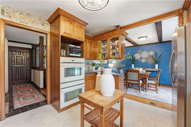 6320 W 93rd Terrace, Overland Park, KS 66212