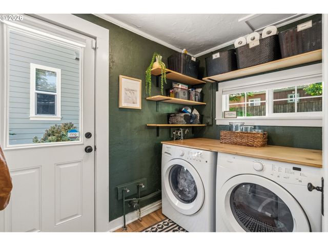 2845 ADAMS St, Eugene, OR 97405