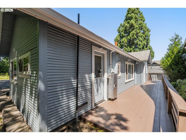 2845 ADAMS St, Eugene, OR 97405