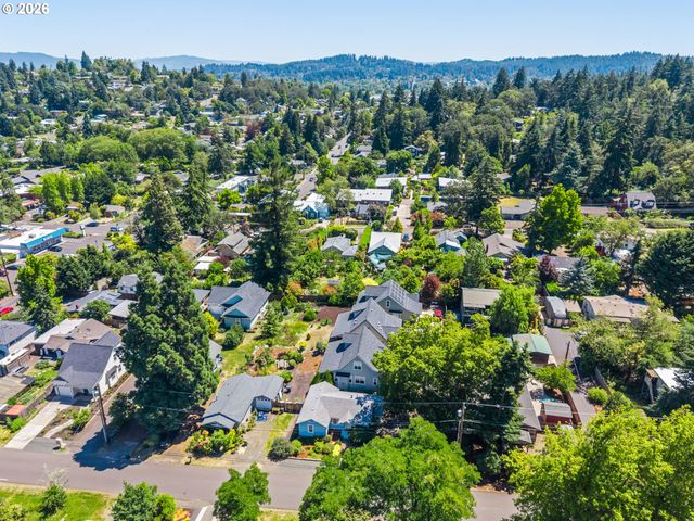 2845 ADAMS St, Eugene, OR 97405