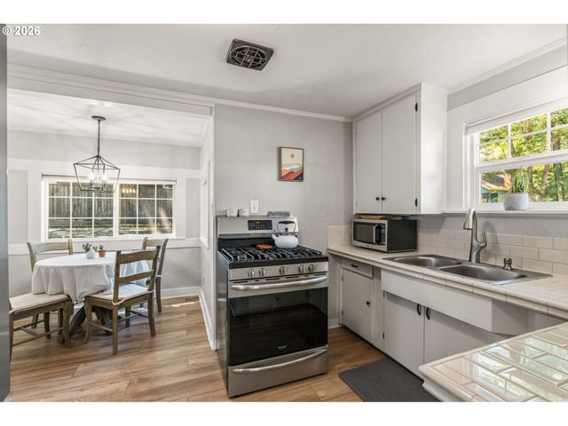 2845 ADAMS St, Eugene, OR 97405