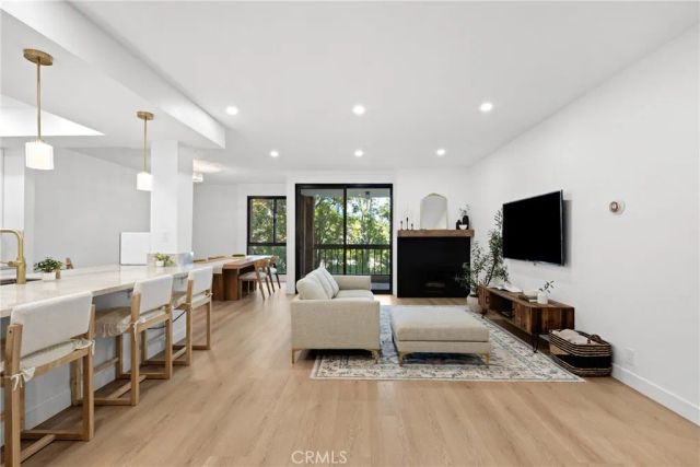 4477 Wilshire Boulevard 202, Los Angeles, CA 90010