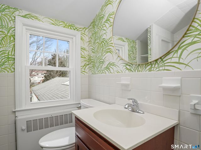 8 Raleigh Road, Bridgeport, CT 06606