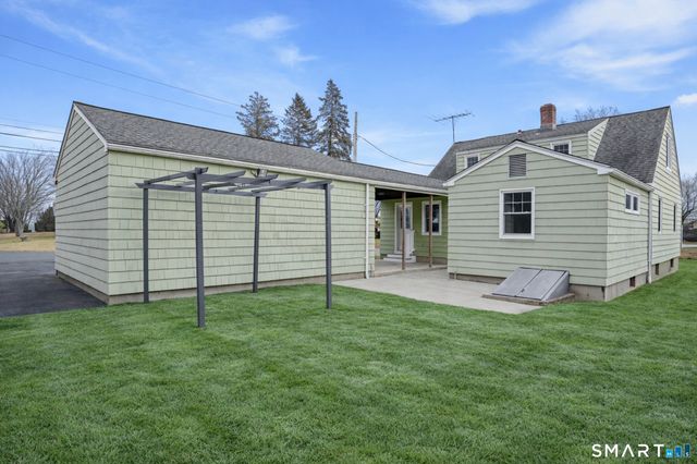 8 Raleigh Road, Bridgeport, CT 06606