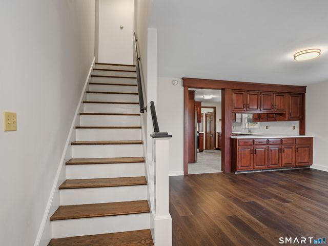 8 Raleigh Road, Bridgeport, CT 06606