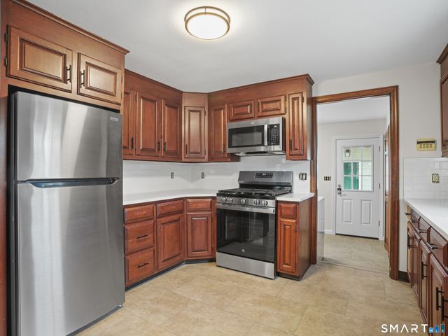 8 Raleigh Road, Bridgeport, CT 06606