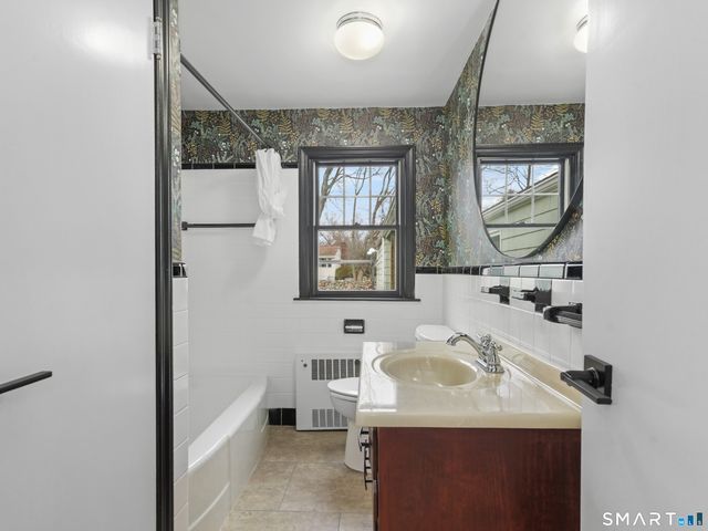 8 Raleigh Road, Bridgeport, CT 06606