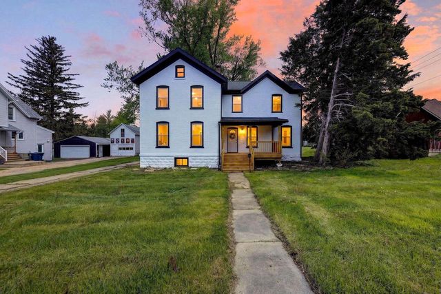 129 W Oak Grove Street, Juneau, WI 53039