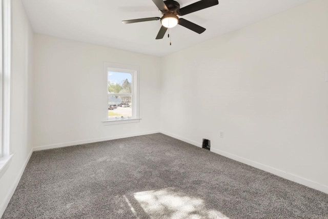 129 W Oak Grove Street, Juneau, WI 53039