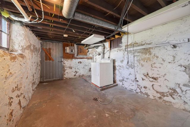 129 W Oak Grove Street, Juneau, WI 53039
