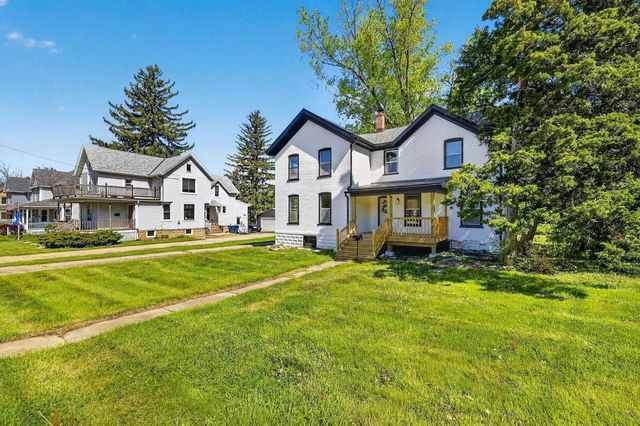 129 W Oak Grove Street, Juneau, WI 53039