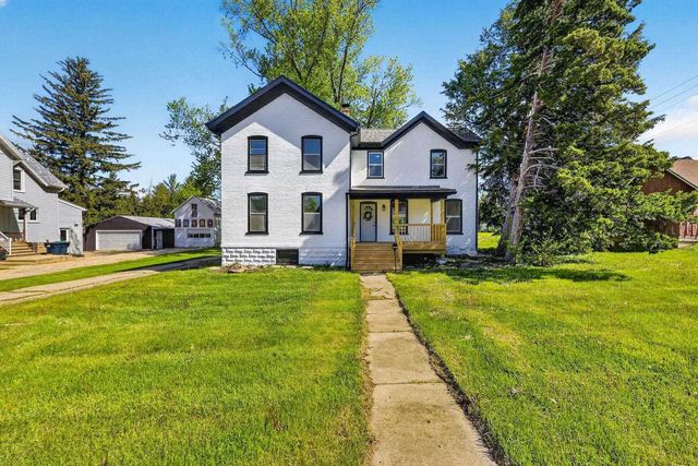 129 W Oak Grove Street, Juneau, WI 53039