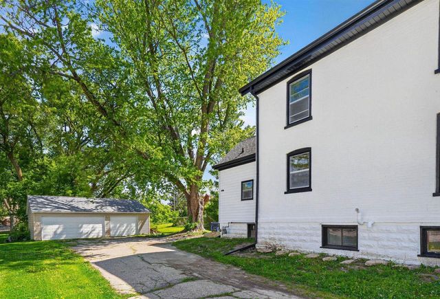 129 W Oak Grove Street, Juneau, WI 53039