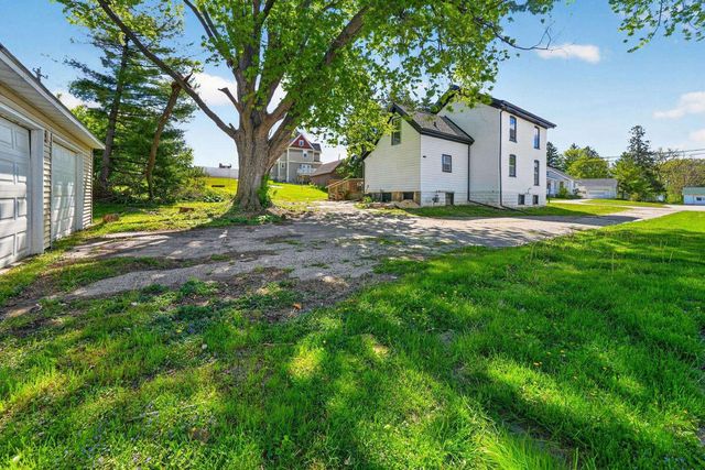 129 W Oak Grove Street, Juneau, WI 53039