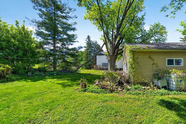 129 W Oak Grove Street, Juneau, WI 53039