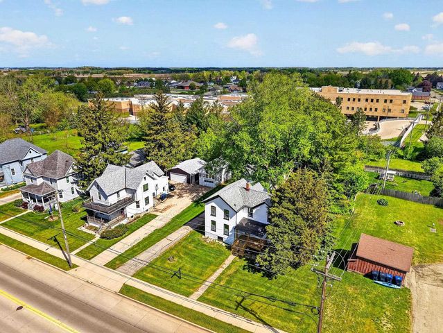 129 W Oak Grove Street, Juneau, WI 53039