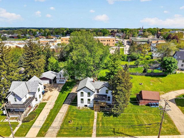 129 W Oak Grove Street, Juneau, WI 53039