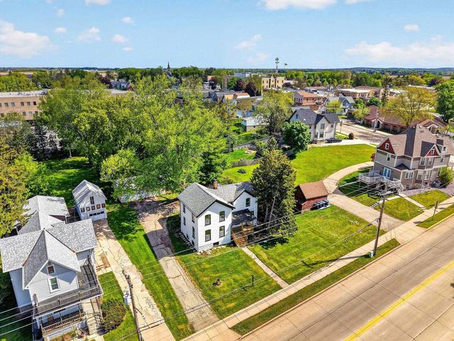 129 W Oak Grove Street, Juneau, WI 53039