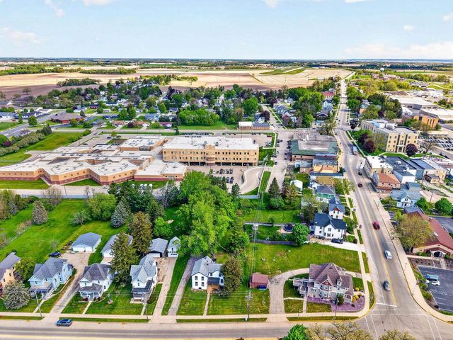 129 W Oak Grove Street, Juneau, WI 53039