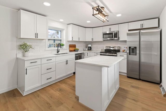 129 W Oak Grove Street, Juneau, WI 53039