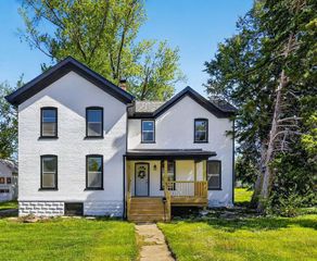 129 W Oak Grove Street, Juneau, WI 53039