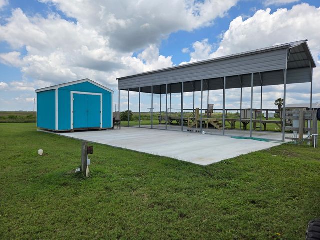 1069 Joy, Gilchrist, TX 77617