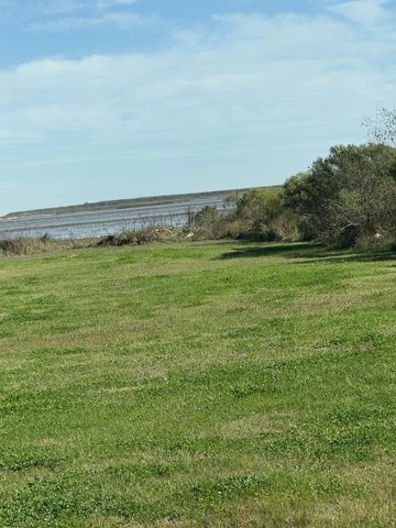 1069 Joy, Gilchrist, TX 77617