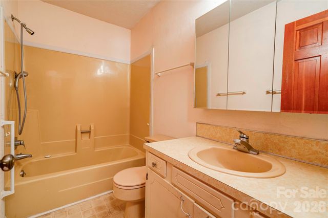 3016 Longwood Drive, Shelby, NC 28152