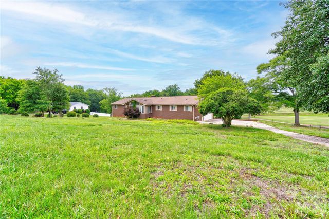 3016 Longwood Drive, Shelby, NC 28152