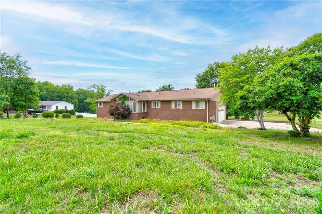 3016 Longwood Drive, Shelby, NC 28152