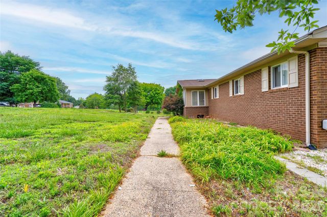 3016 Longwood Drive, Shelby, NC 28152