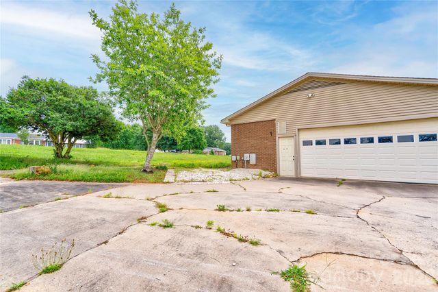 3016 Longwood Drive, Shelby, NC 28152
