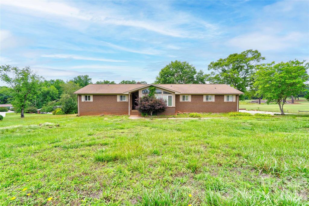 3016 Longwood Drive, Shelby, NC 28152