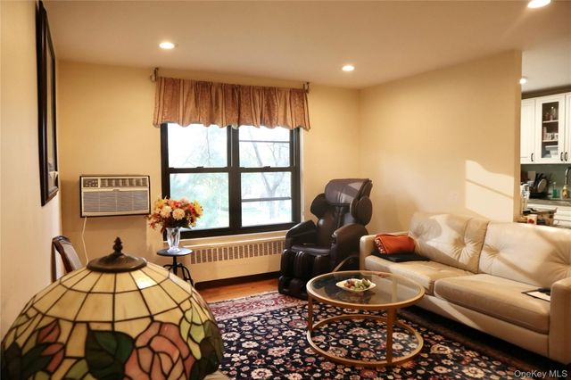 10 Terrace Circle 3B, Great Neck, NY 11021