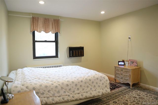 10 Terrace Circle 3B, Great Neck, NY 11021