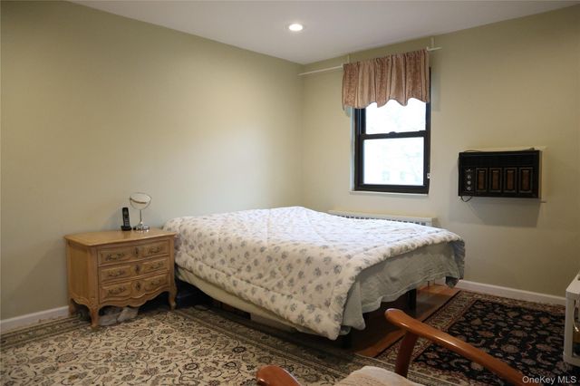 10 Terrace Circle 3B, Great Neck, NY 11021